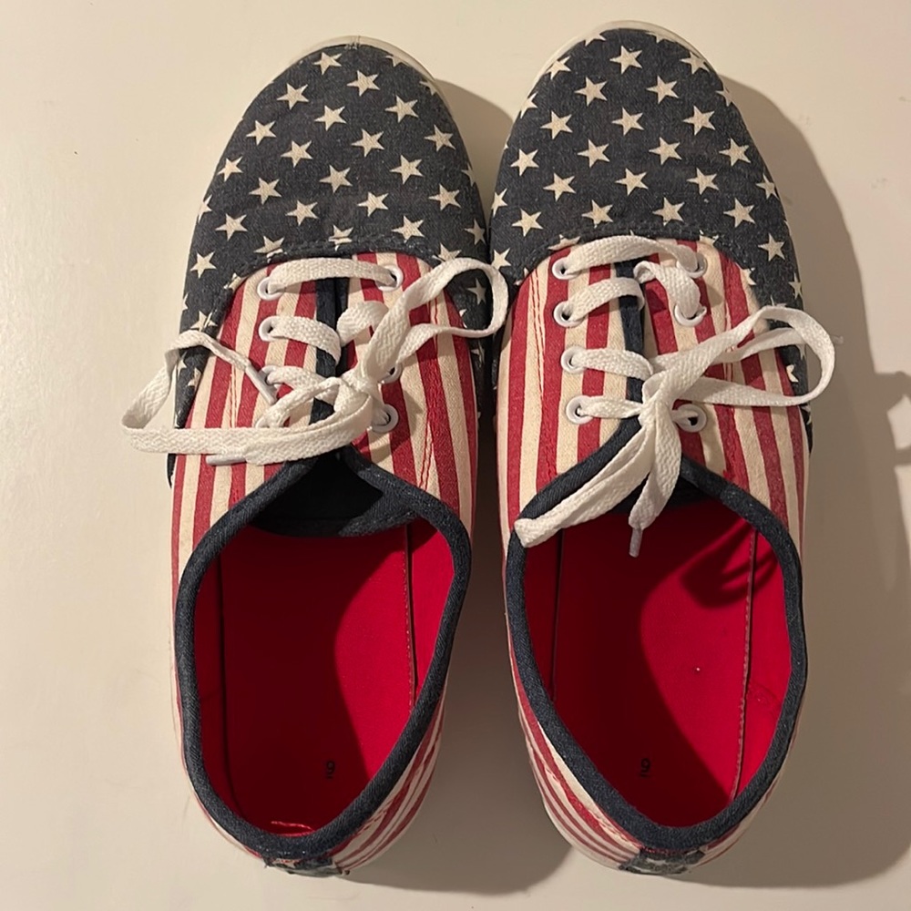 Red, white, and blue size 9 shoes